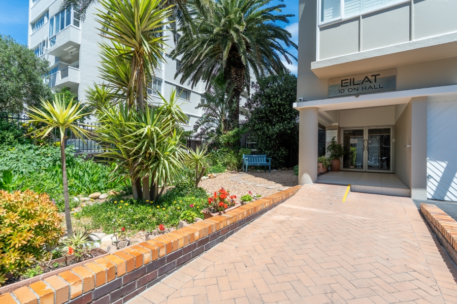 2 Bedroom Property for Sale in Sea Point Western Cape